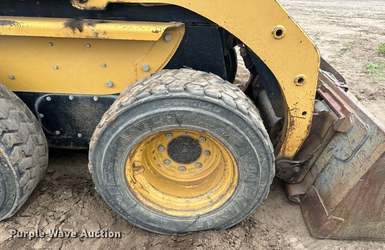 image for item DS7522 2006 Caterpillar 226B skid steer loader