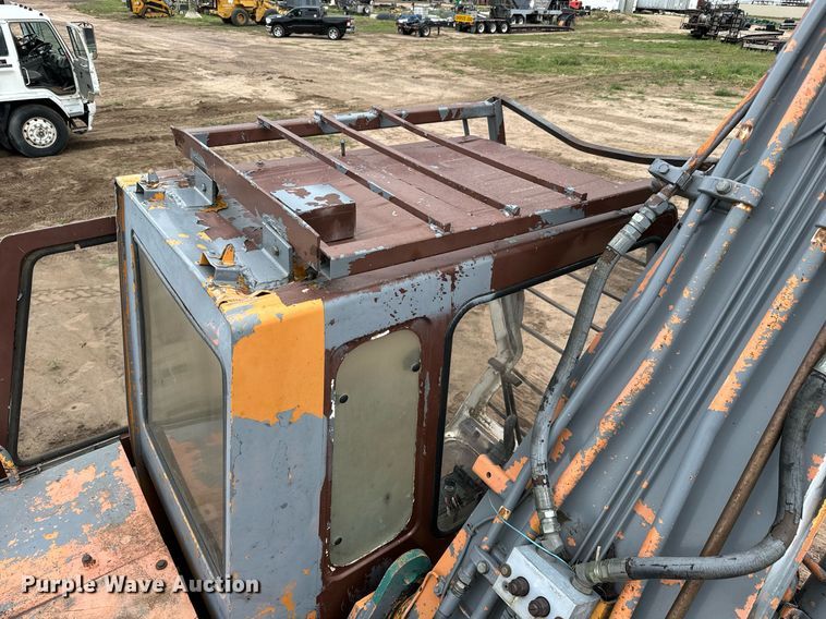 image for item DS7532 1993 Case 9030 excavator