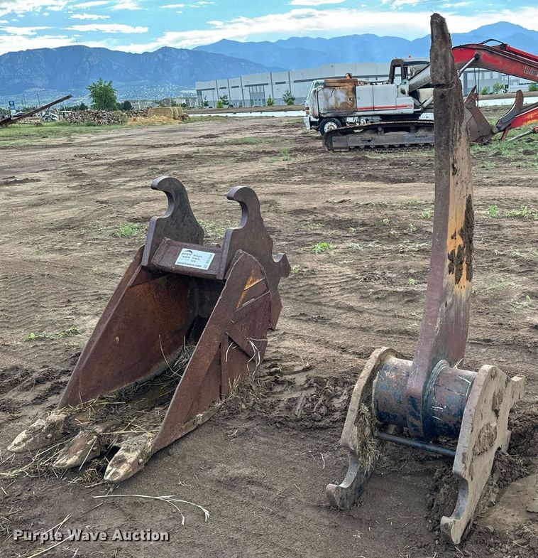 image for item DS7536 Excavator attachments 