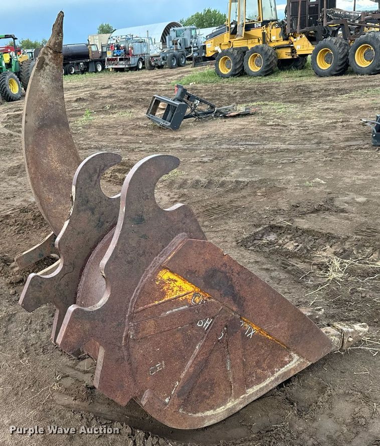 image for item DS7536 Excavator attachments 