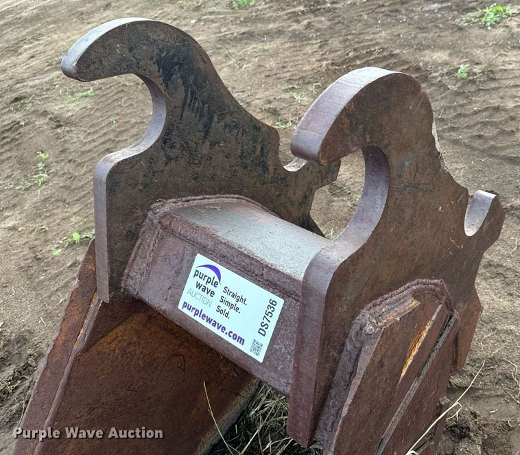 image for item DS7536 Excavator attachments 