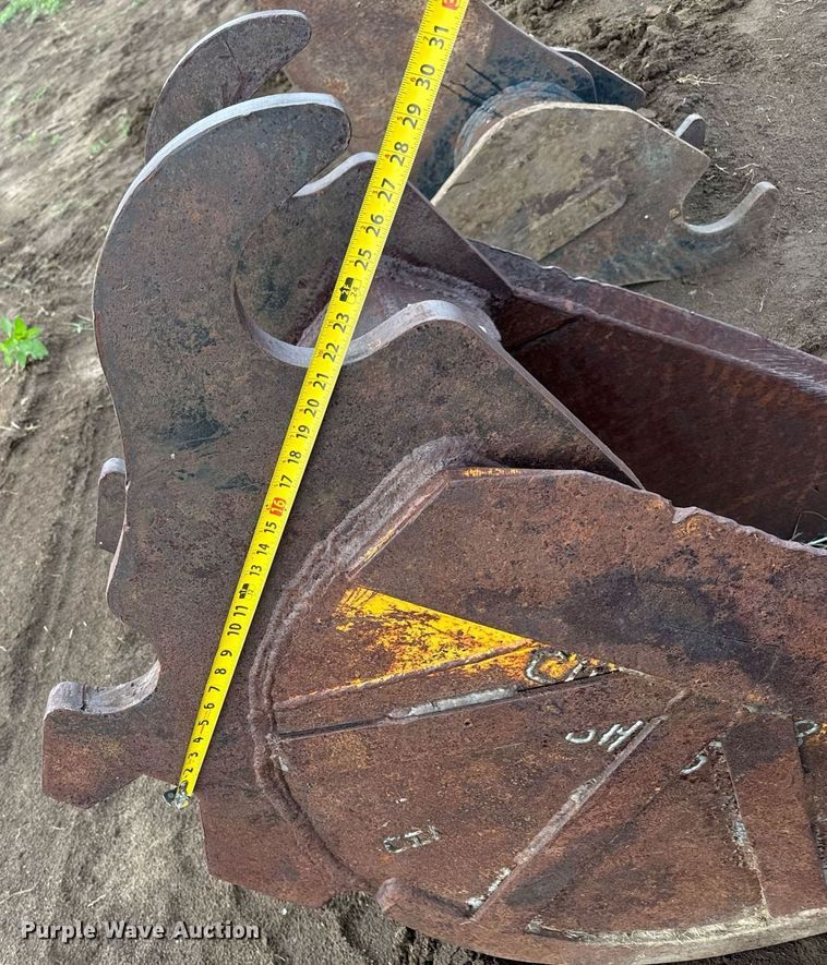 image for item DS7536 Excavator attachments 