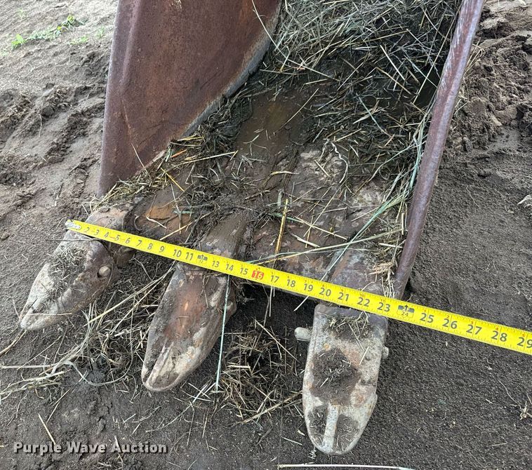 image for item DS7536 Excavator attachments 