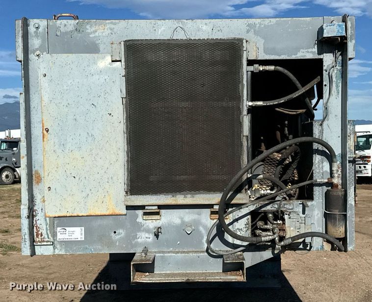 image for item DS7542 1996 Universal Refiner PDR8034 horizontal grinder