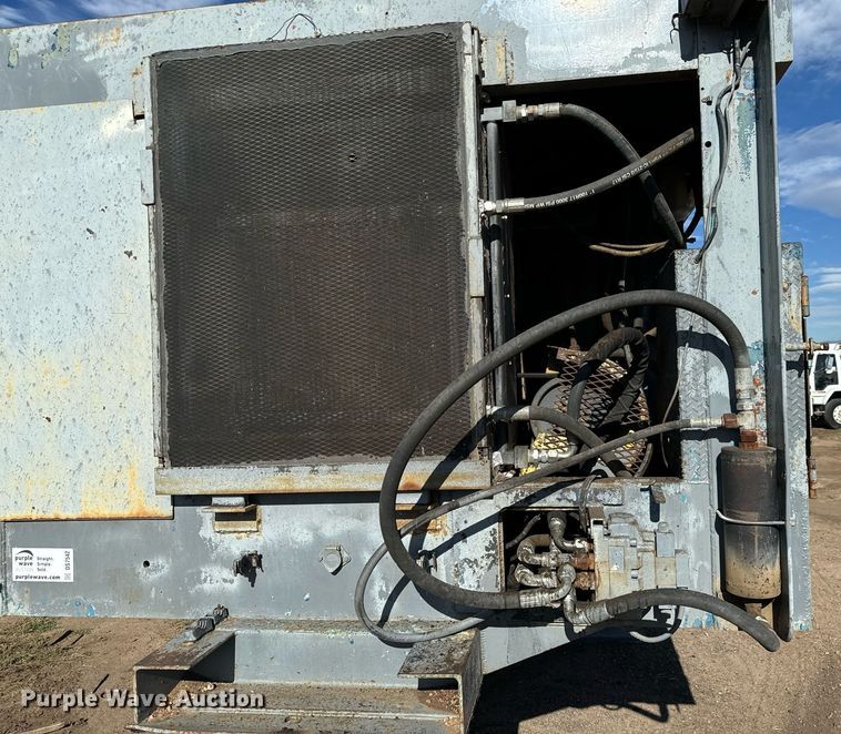 image for item DS7542 1996 Universal Refiner PDR8034 horizontal grinder