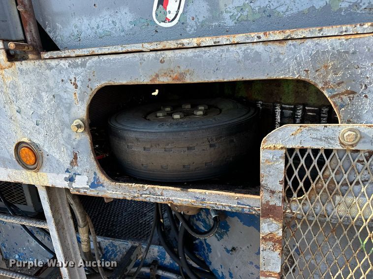 image for item DS7542 1996 Universal Refiner PDR8034 horizontal grinder