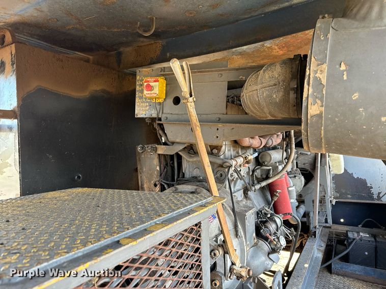 image for item DS7542 1996 Universal Refiner PDR8034 horizontal grinder