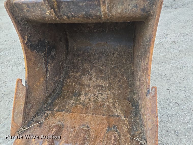 image for item DT5257 2015 Komatsu PC240LC-10 long reach excavator