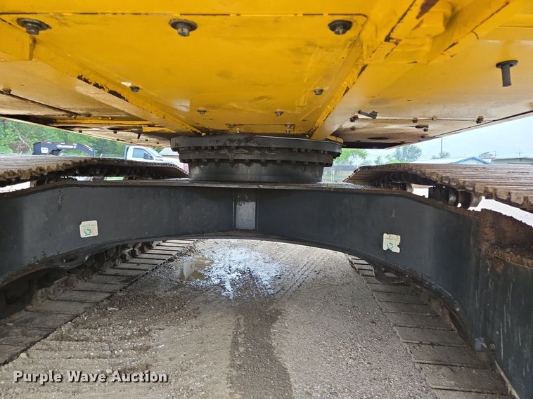 image for item DT5257 2015 Komatsu PC240LC-10 long reach excavator