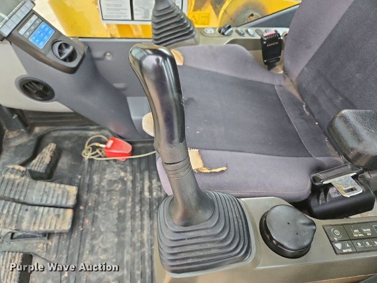 image for item DT5257 2015 Komatsu PC240LC-10 long reach excavator