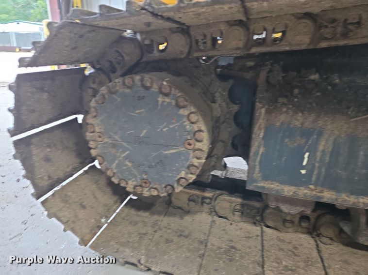 image for item DT5257 2015 Komatsu PC240LC-10 long reach excavator