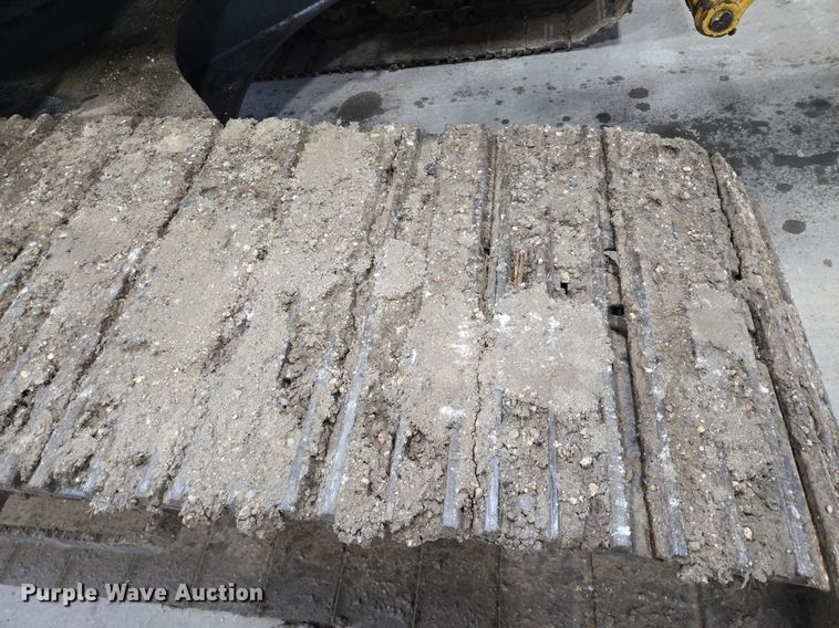 image for item DT5257 2015 Komatsu PC240LC-10 long reach excavator