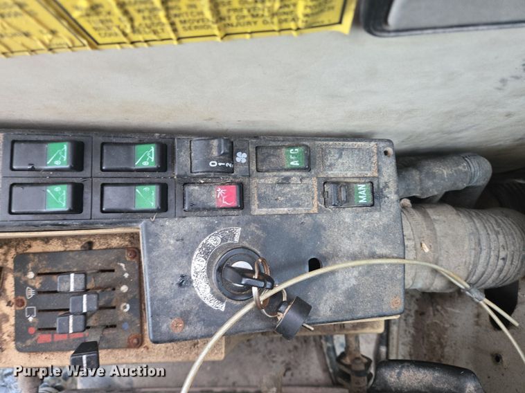 image for item DT5259 1996 Caterpillar M318 wheeled excavator