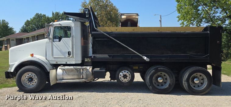 image for item DT7757 2010 Kenworth T800 dump truck