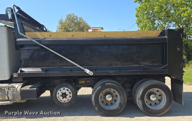 image for item DT7757 2010 Kenworth T800 dump truck