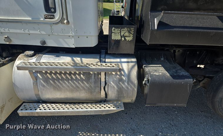 image for item DT7757 2010 Kenworth T800 dump truck