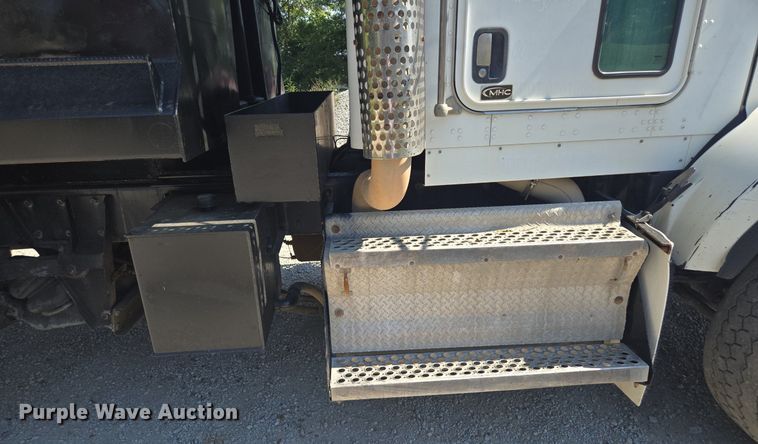 image for item DT7757 2010 Kenworth T800 dump truck