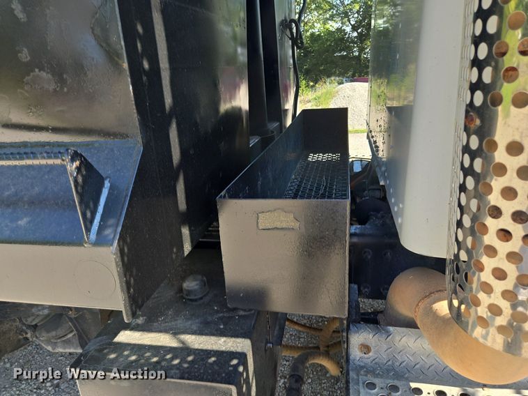 image for item DT7757 2010 Kenworth T800 dump truck