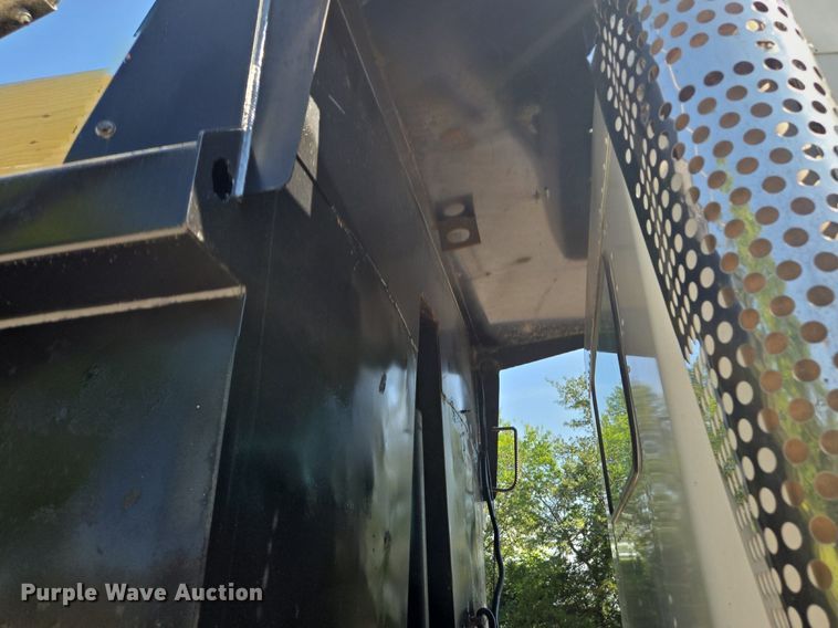 image for item DT7757 2010 Kenworth T800 dump truck