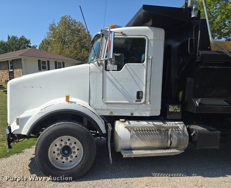 image for item DT7757 2010 Kenworth T800 dump truck