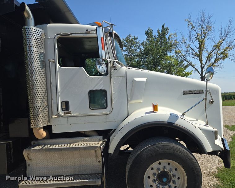 image for item DT7757 2010 Kenworth T800 dump truck