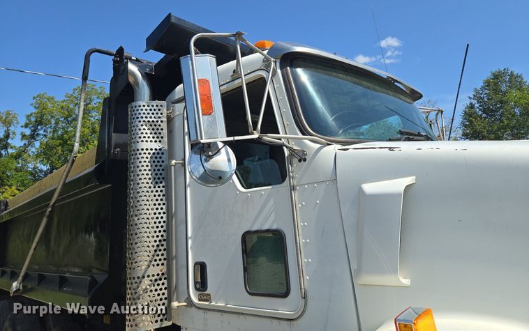 image for item DT7757 2010 Kenworth T800 dump truck