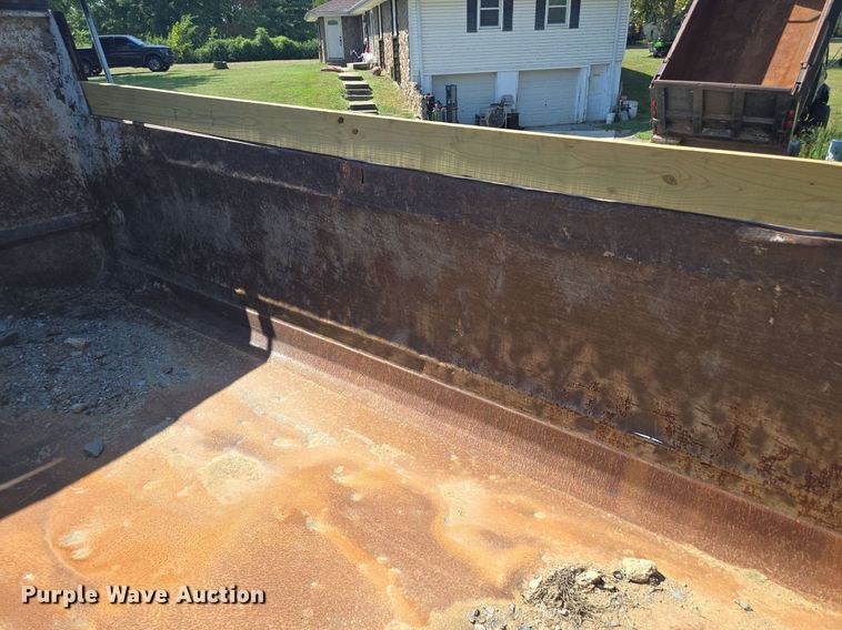 image for item DT7757 2010 Kenworth T800 dump truck