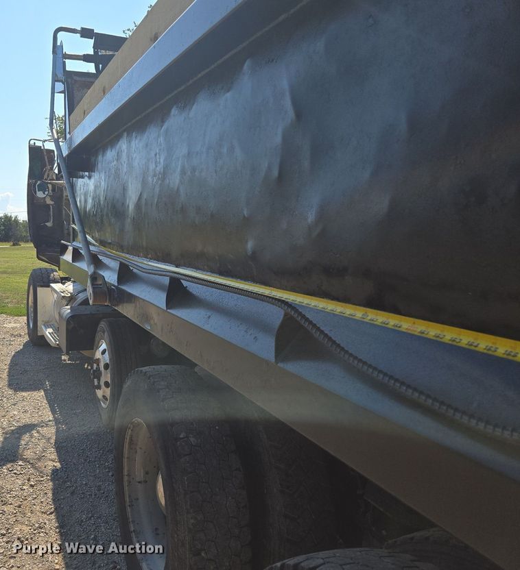 image for item DT7757 2010 Kenworth T800 dump truck