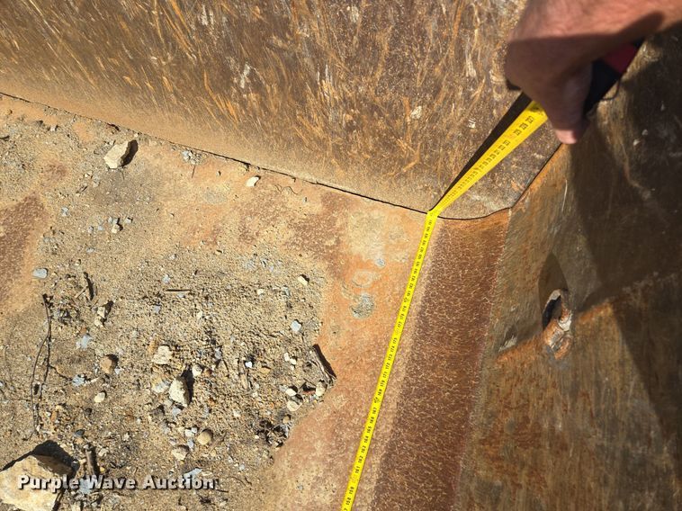 image for item DT7757 2010 Kenworth T800 dump truck