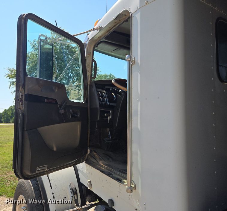 image for item DT7757 2010 Kenworth T800 dump truck