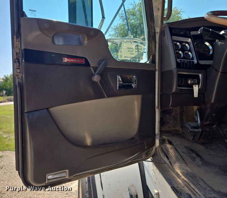 image for item DT7757 2010 Kenworth T800 dump truck