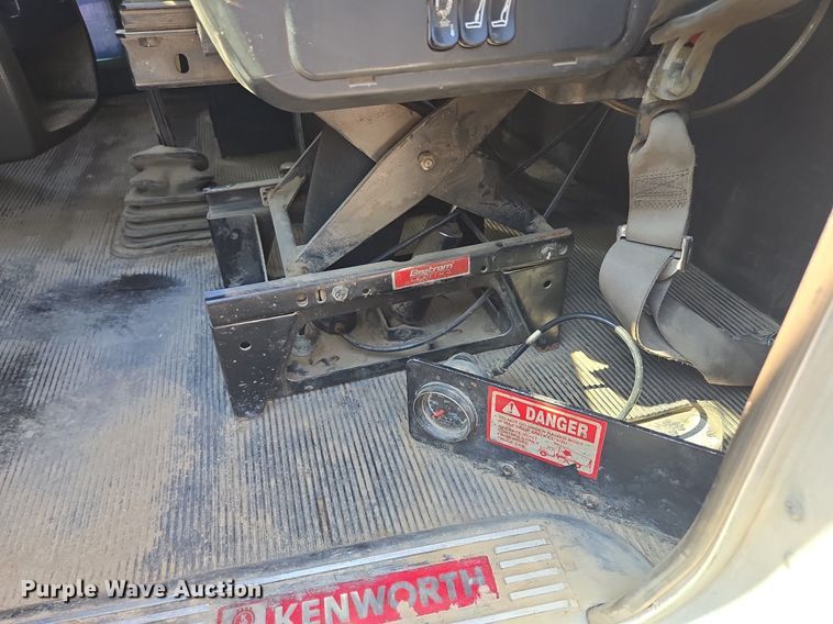 image for item DT7757 2010 Kenworth T800 dump truck