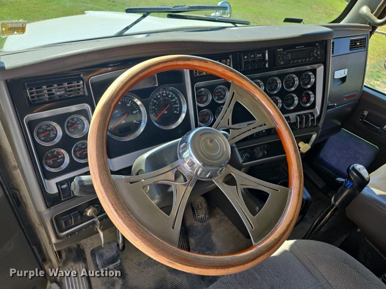 image for item DT7757 2010 Kenworth T800 dump truck