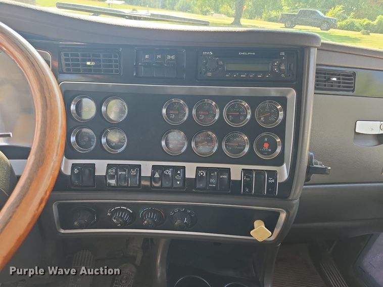 image for item DT7757 2010 Kenworth T800 dump truck