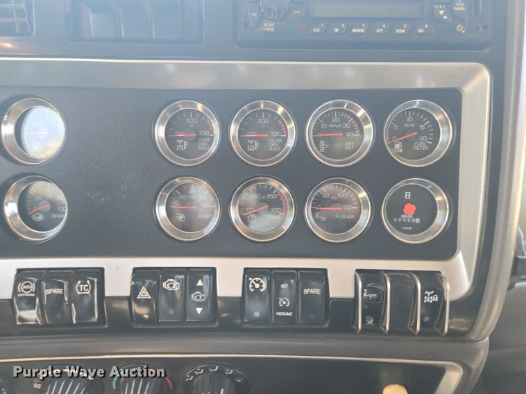 image for item DT7757 2010 Kenworth T800 dump truck