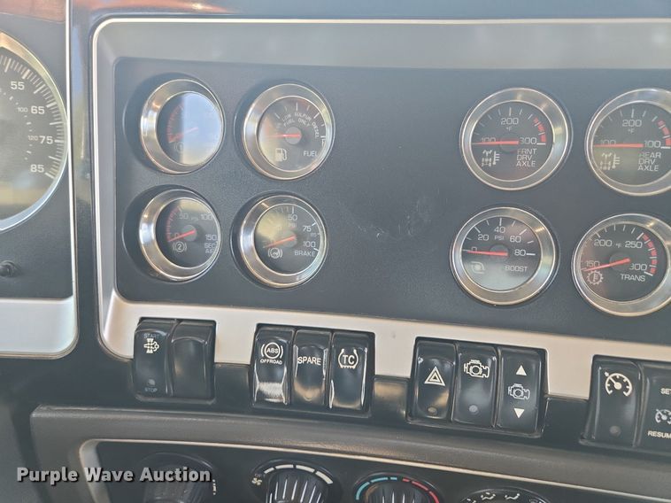 image for item DT7757 2010 Kenworth T800 dump truck