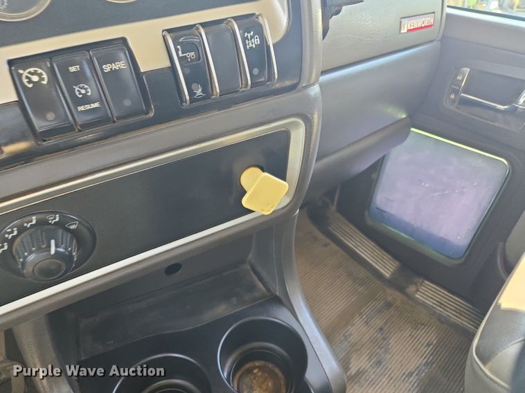 image for item DT7757 2010 Kenworth T800 dump truck