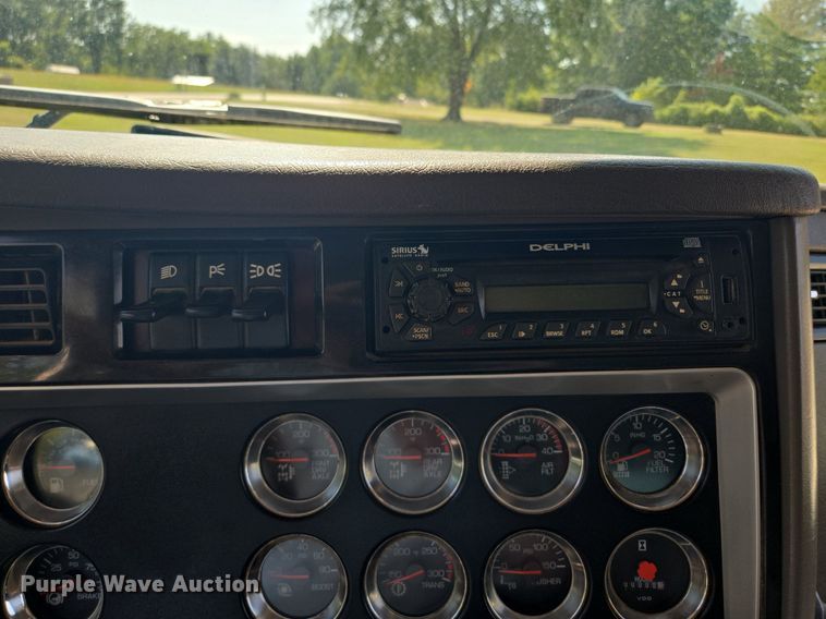 image for item DT7757 2010 Kenworth T800 dump truck