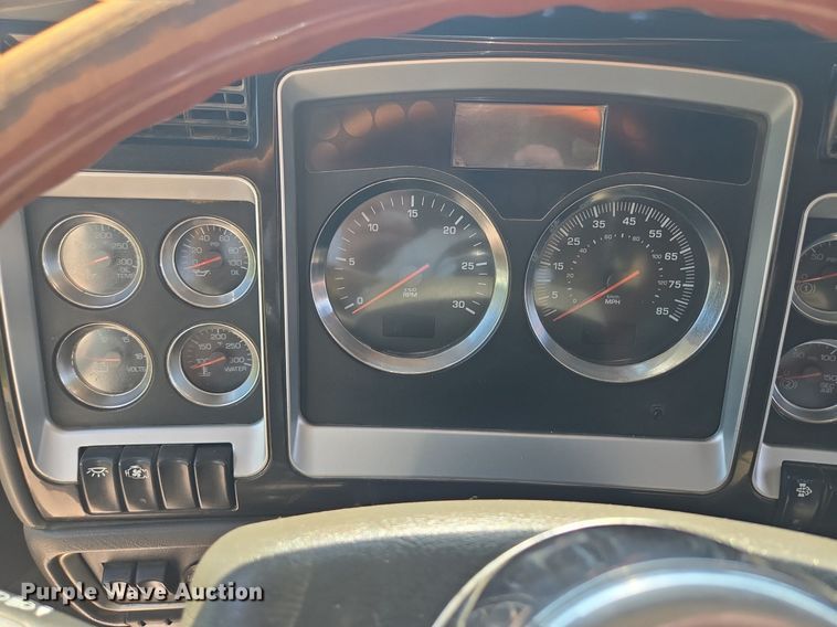 image for item DT7757 2010 Kenworth T800 dump truck