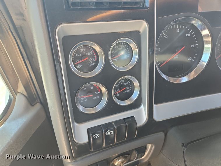 image for item DT7757 2010 Kenworth T800 dump truck