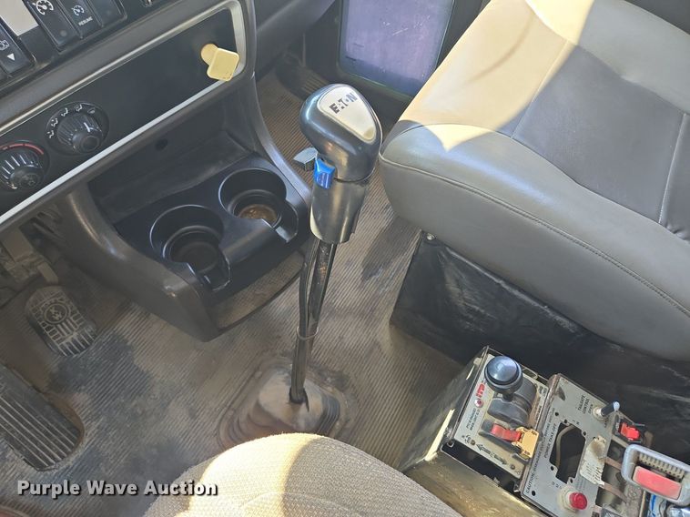 image for item DT7757 2010 Kenworth T800 dump truck