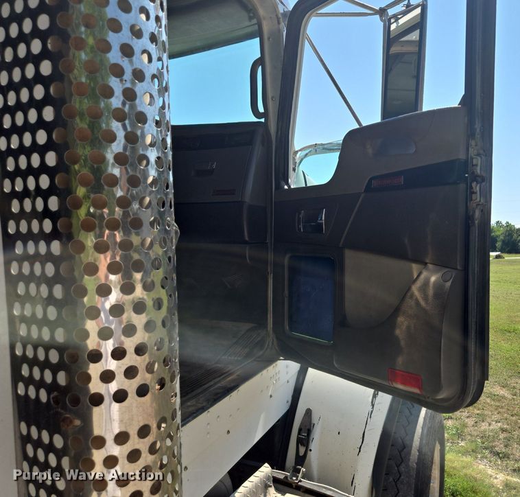 image for item DT7757 2010 Kenworth T800 dump truck