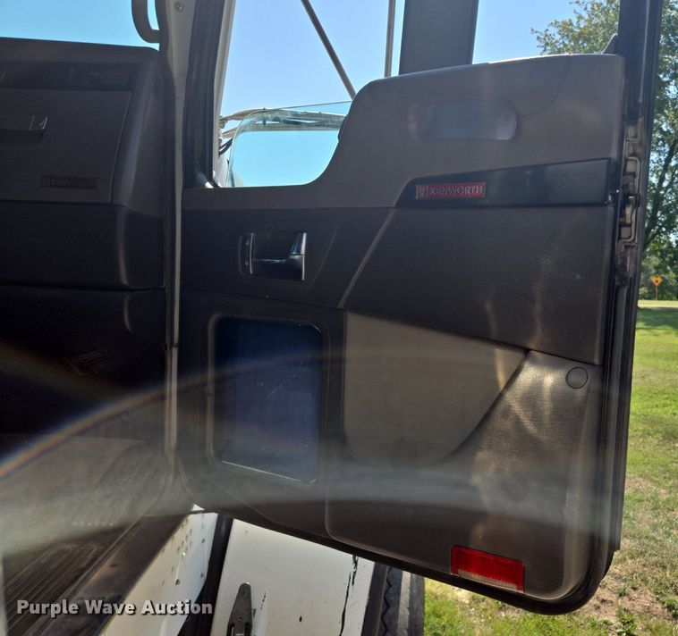 image for item DT7757 2010 Kenworth T800 dump truck