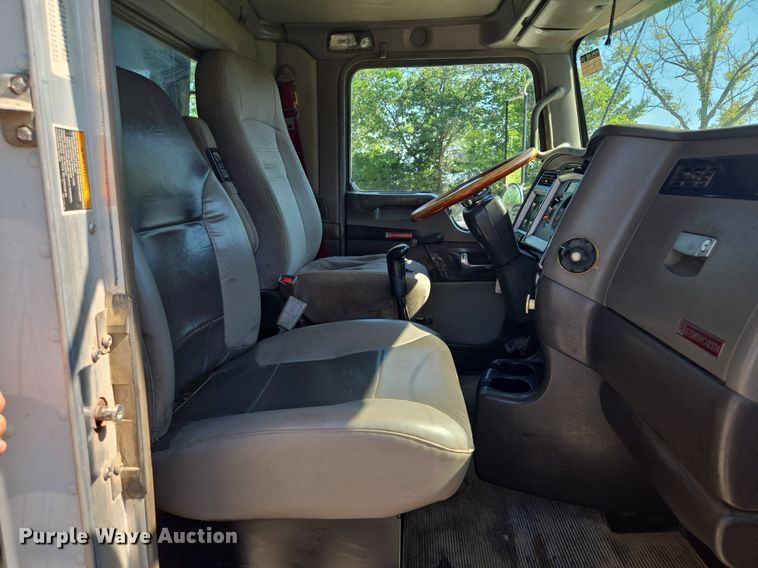 image for item DT7757 2010 Kenworth T800 dump truck