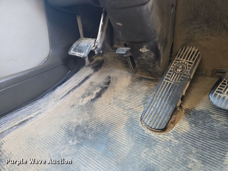 image for item DT7757 2010 Kenworth T800 dump truck