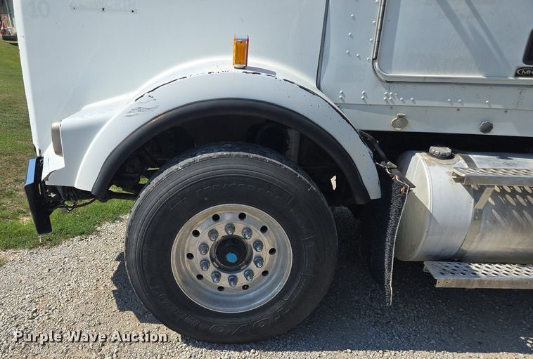 image for item DT7757 2010 Kenworth T800 dump truck