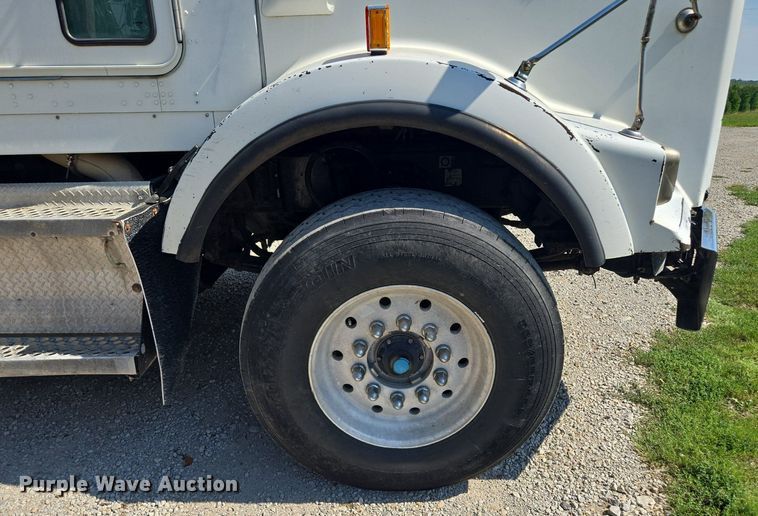 image for item DT7757 2010 Kenworth T800 dump truck