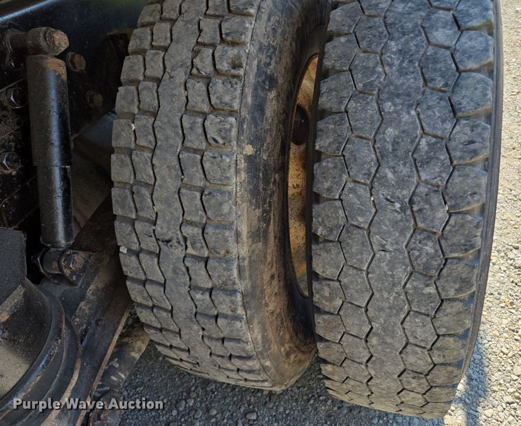 image for item DT7757 2010 Kenworth T800 dump truck