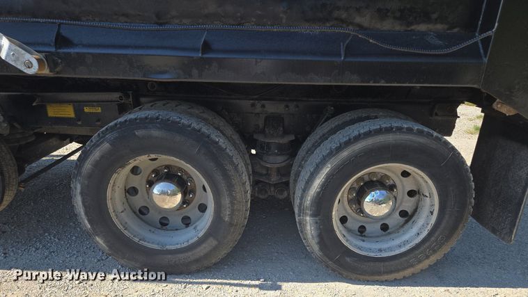 image for item DT7757 2010 Kenworth T800 dump truck