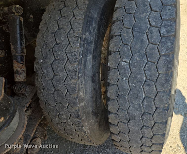 image for item DT7757 2010 Kenworth T800 dump truck